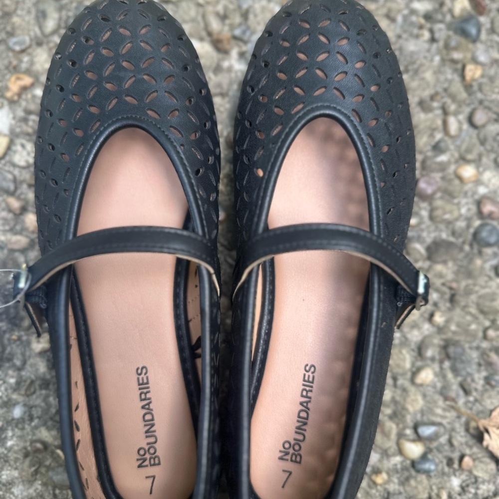 No Boundaries Black Mary Jane Flats – Perforated Cutout Ballet Style